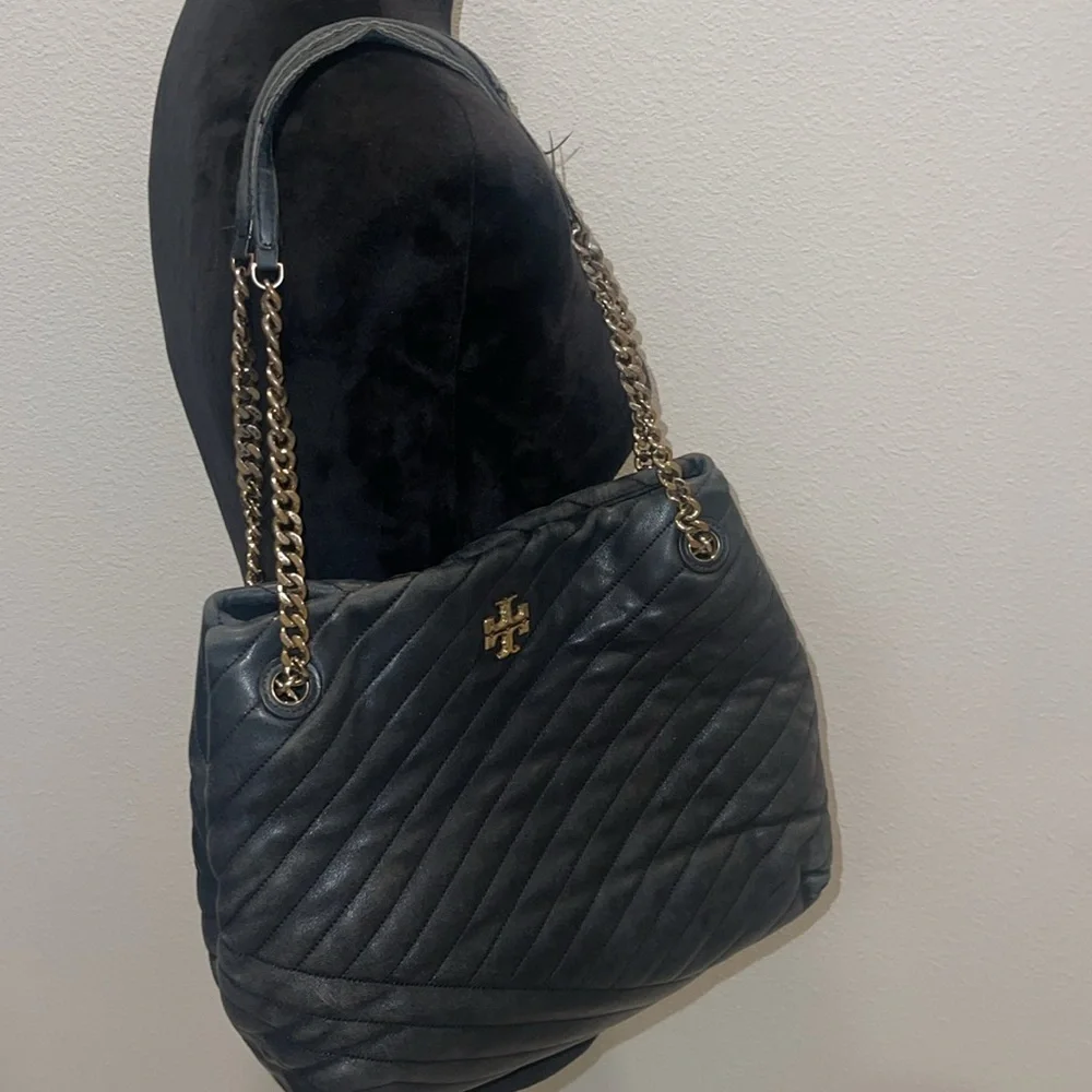 Tory Burch Kira Chevron Tote Bag in Black Quilted Lambskin - Picture 2 of 16